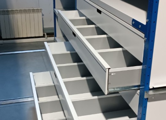 Выдвижные ящики с разделителями