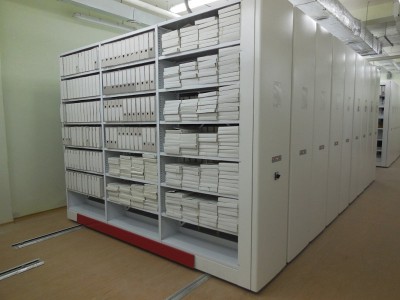 Блок автоматизированных стеллажей серии «Актив» установлен в помещении архива